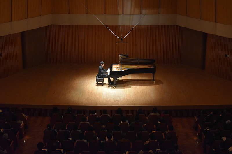 Miyuji Kaneko performing