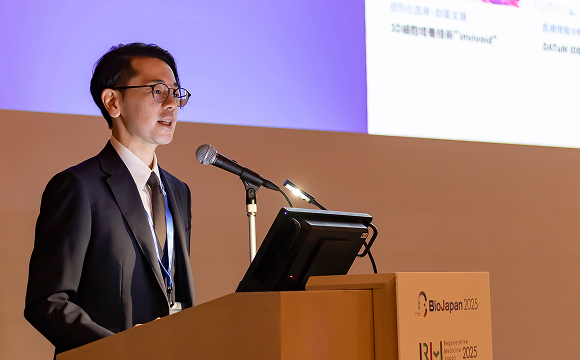 写真：「BioJapan 2025」に登壇する勝亦 優