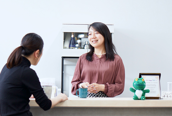 写真：写真：記者の取材に答える加藤 あすか③