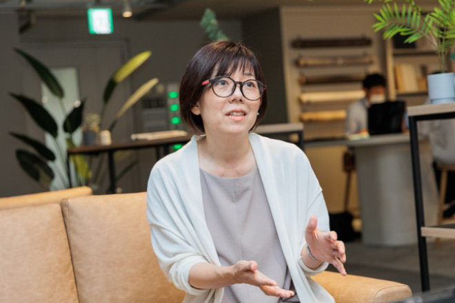 写真:取材に答える今道香織