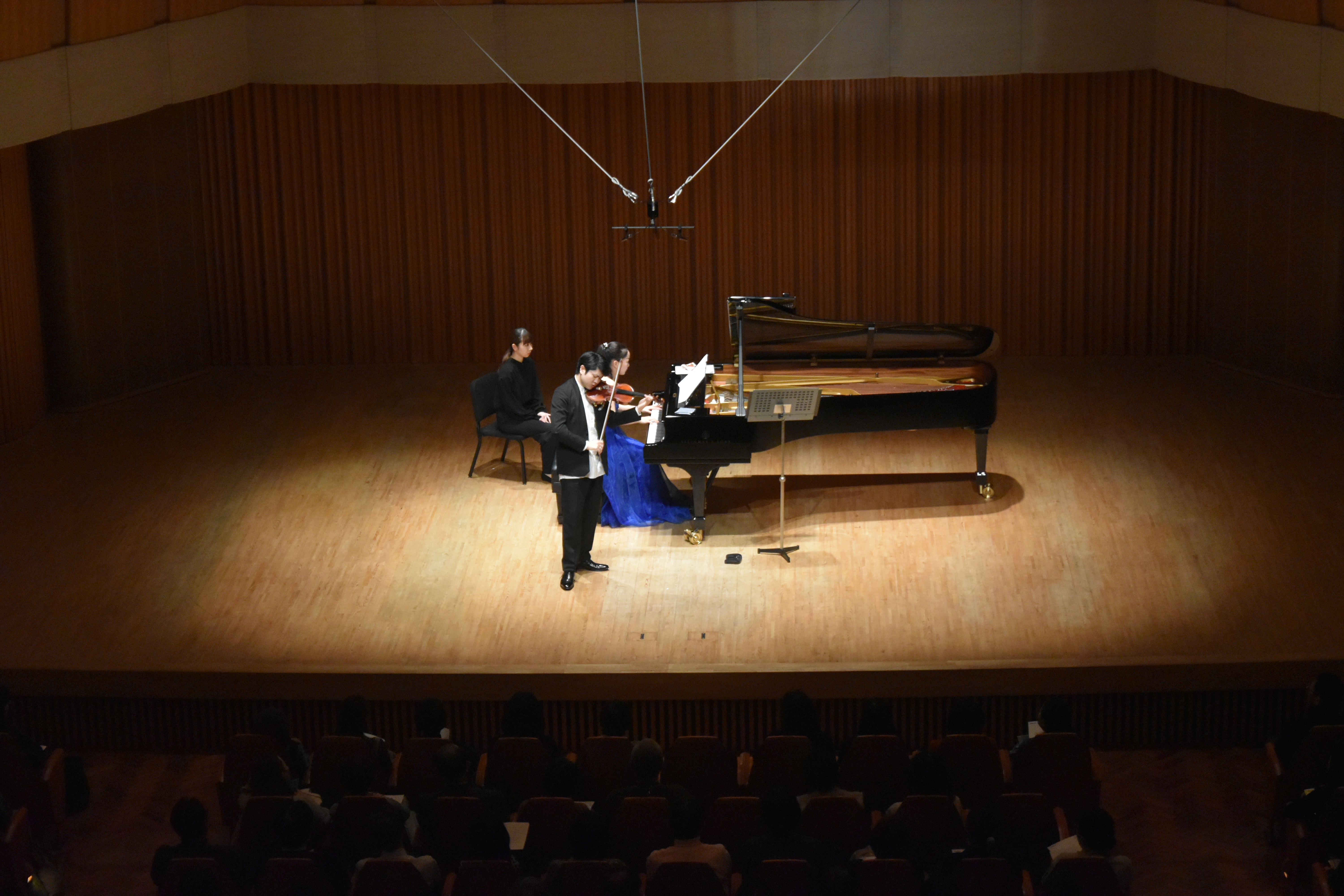 東 亮汰（ヴァイオリン）、五十嵐 薫子（ピアノ）