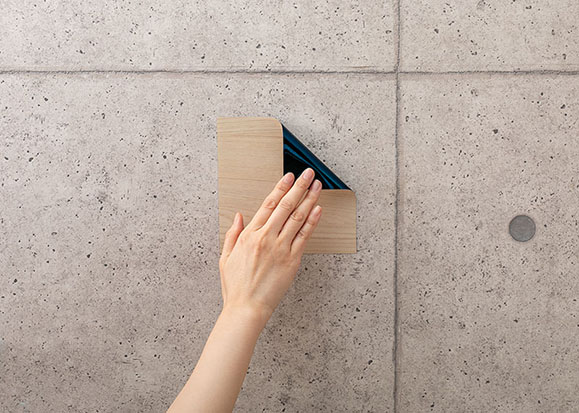 How reflector can be installed as wallpaper.