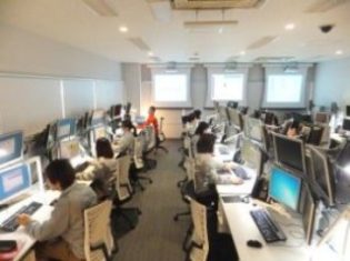 ベルシステム24が展開するコンタクト業務(右)のイメージ