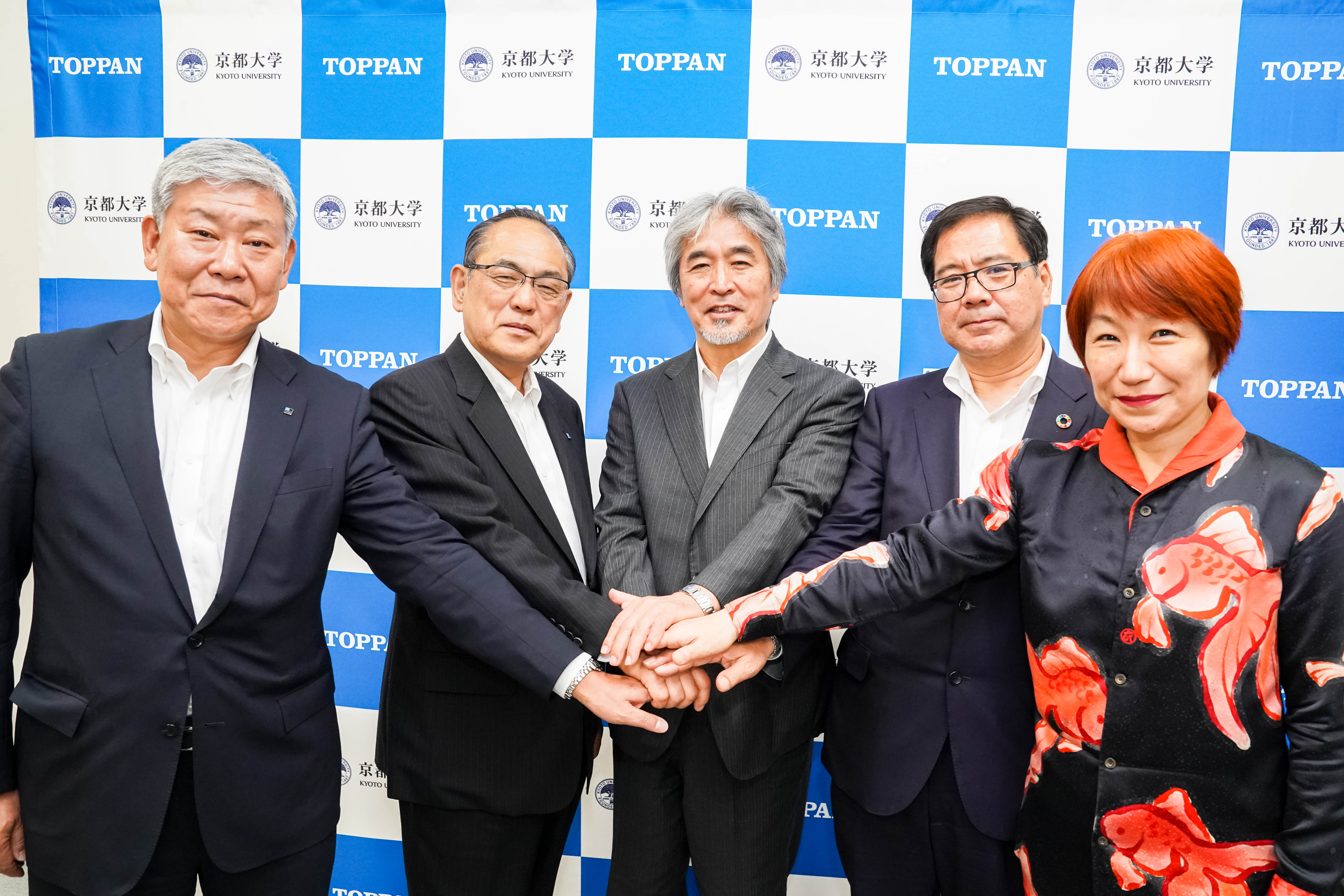 7月8日に行われた講座開設についての記者会見 (左:凸版印刷 大久保副社長、右:京都大学 山極総長)