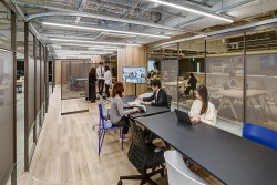 ・「Communication」 会話が自然に生まれるワークスペース