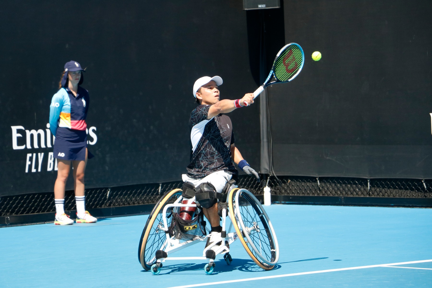 試合中の眞田選手 © TOPPAN INC.