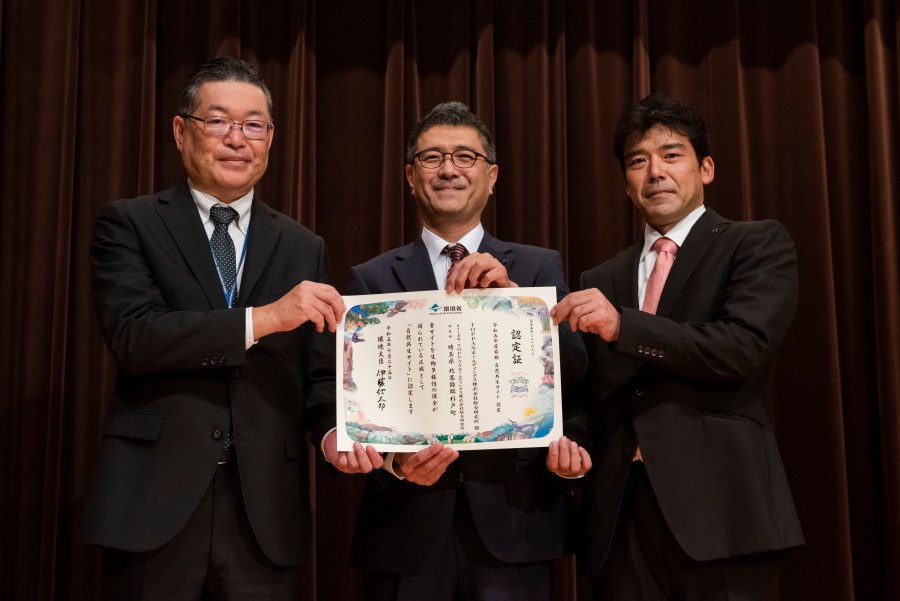(右)表彰の様子