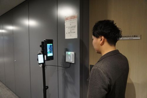 オフィス内での実証実験の様子