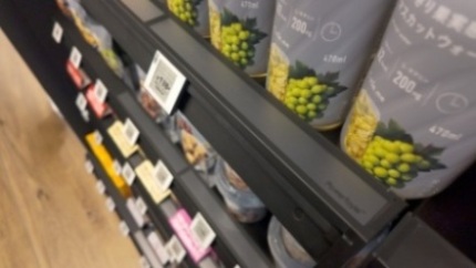 複数の電子棚札にレール単位で給電・通信するソリューション