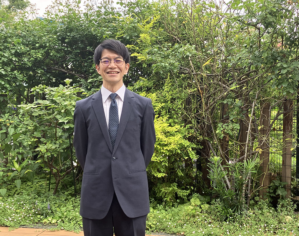 インタビューに応じた男性社員