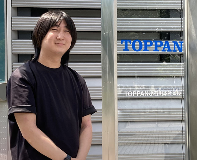 インタビューに応じた男性社員