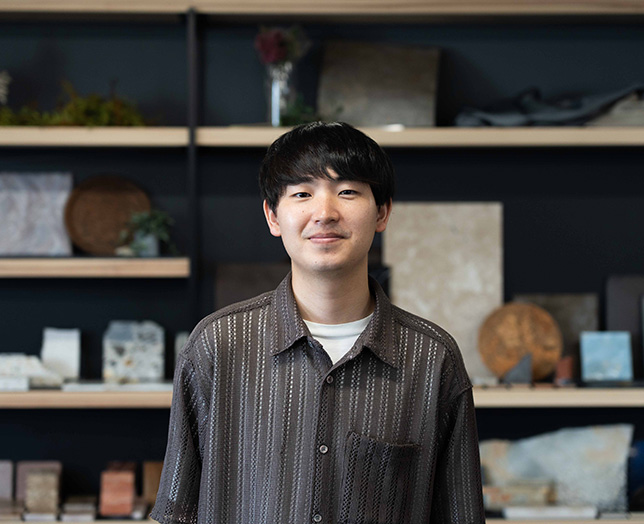 インタビューに応じた男性社員