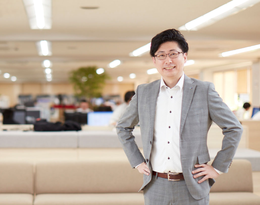 インタビューに応じた男性社員