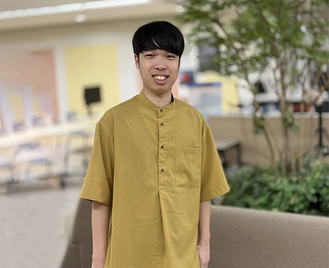 インタビューに応じた男性社員