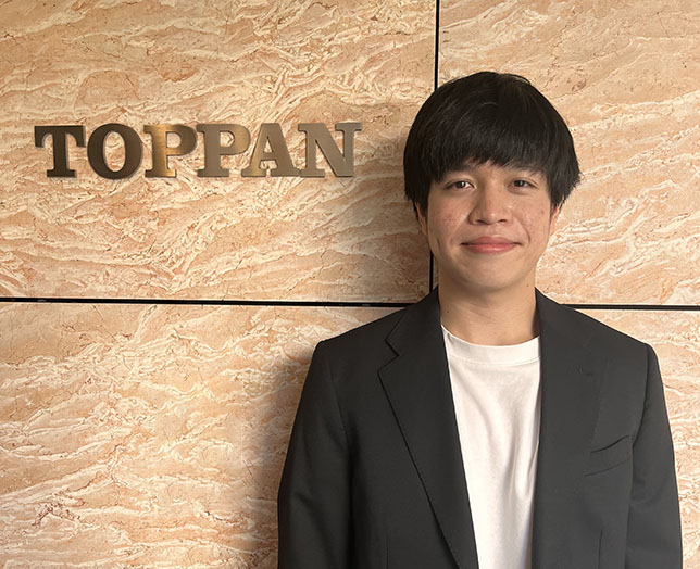 インタビューに応じた男性社員