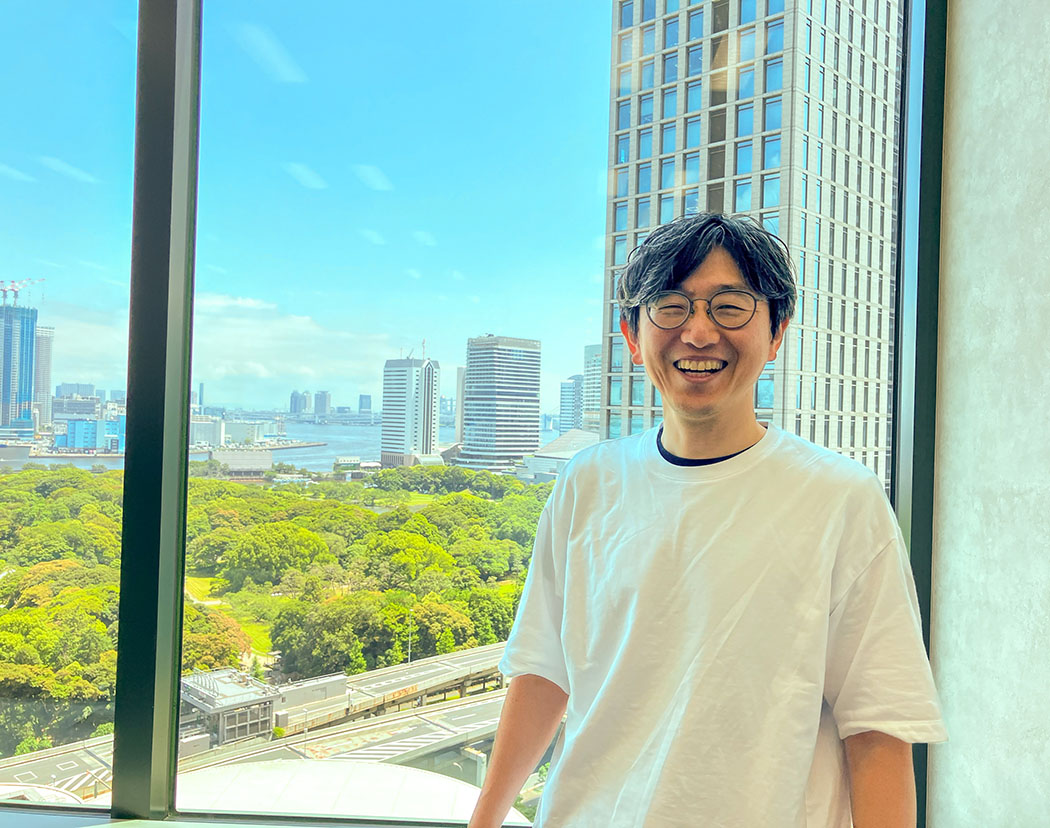 インタビューに応じた男性社員