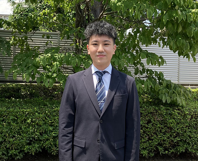 インタビューに応じた男性社員