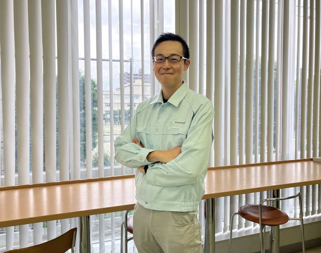 インタビューに応じた男性社員