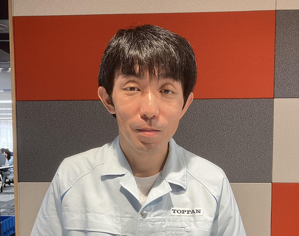 インタビューに応じた男性社員