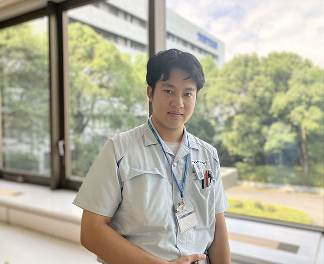 インタビューに応じた男性社員