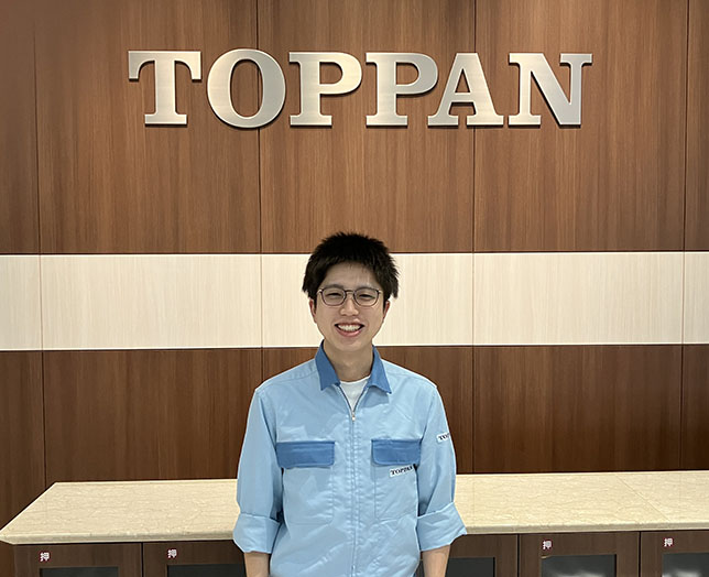 インタビューに応じた男性社員