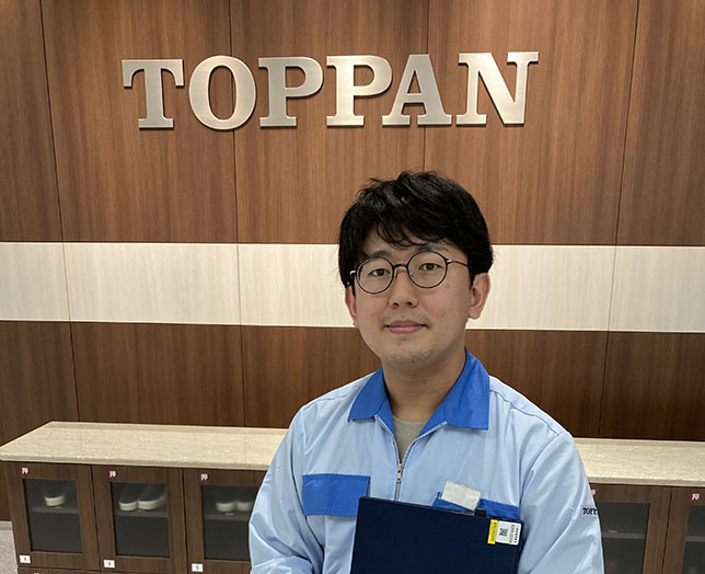 インタビューに応じた男性社員