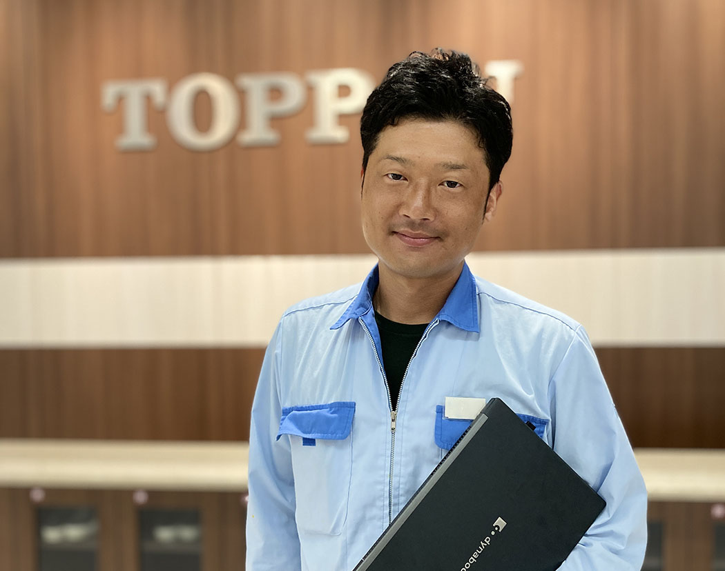 インタビューに応じた男性社員