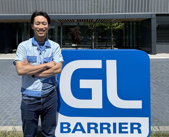 インタビューに応じた男性社員