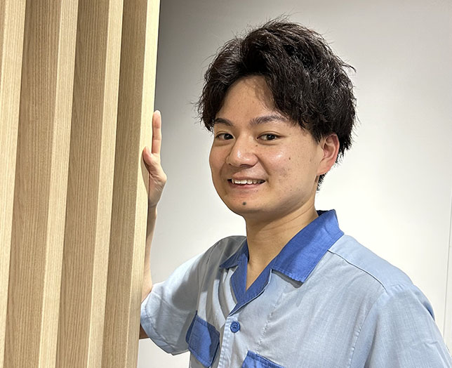 インタビューに応じた男性社員