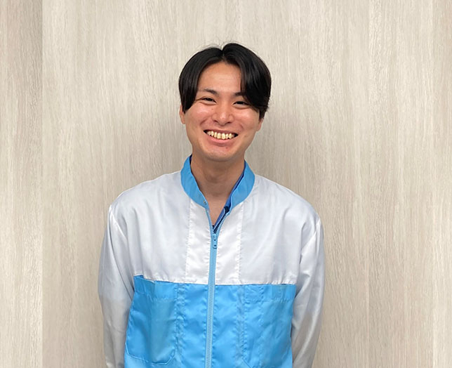 インタビューに応じた男性社員